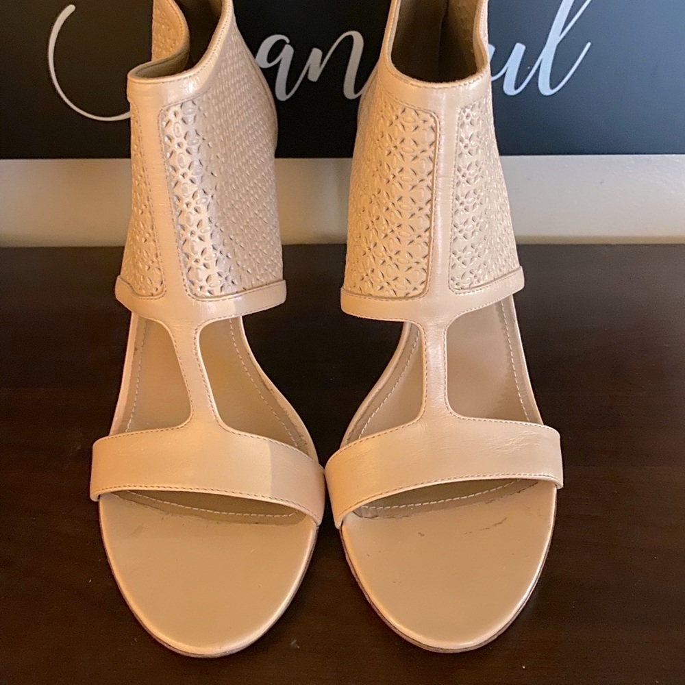 Beautiful Summer Sandal Sz8